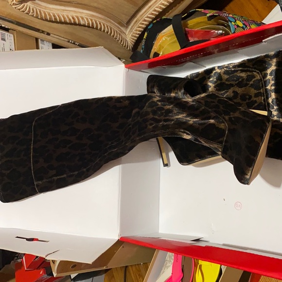 Shoes - Picture 1 of 4